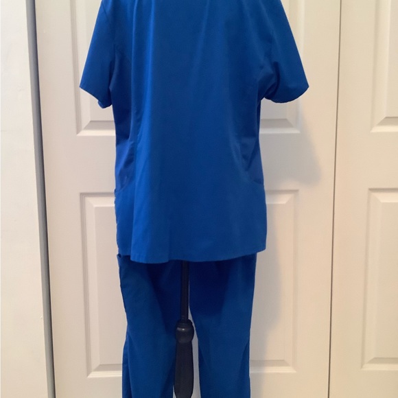 Uniform for female health care worker. - Picture 2 of 7